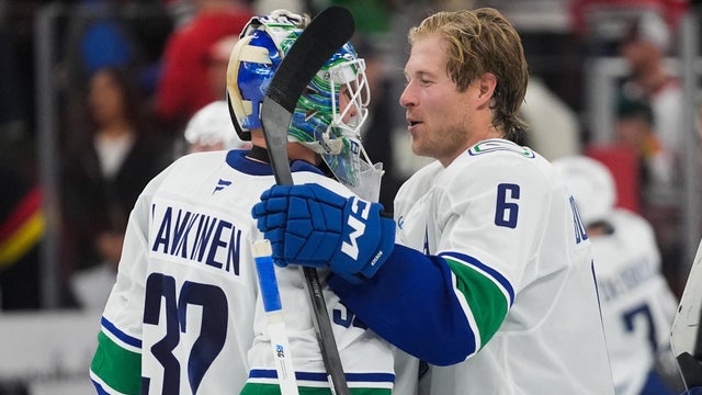 Canucks Blackhawks Hockey 