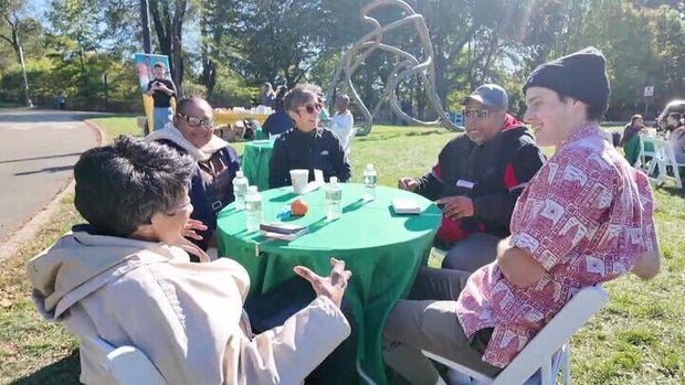 For seniors dealing with social isolation, NYC programs provide intergenerational events – CBS News