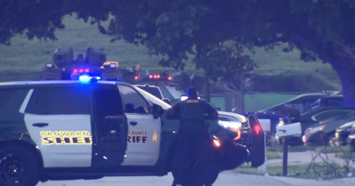 Deputies respond to armed robbery, possible barricade situation in Central Broward, BSO says