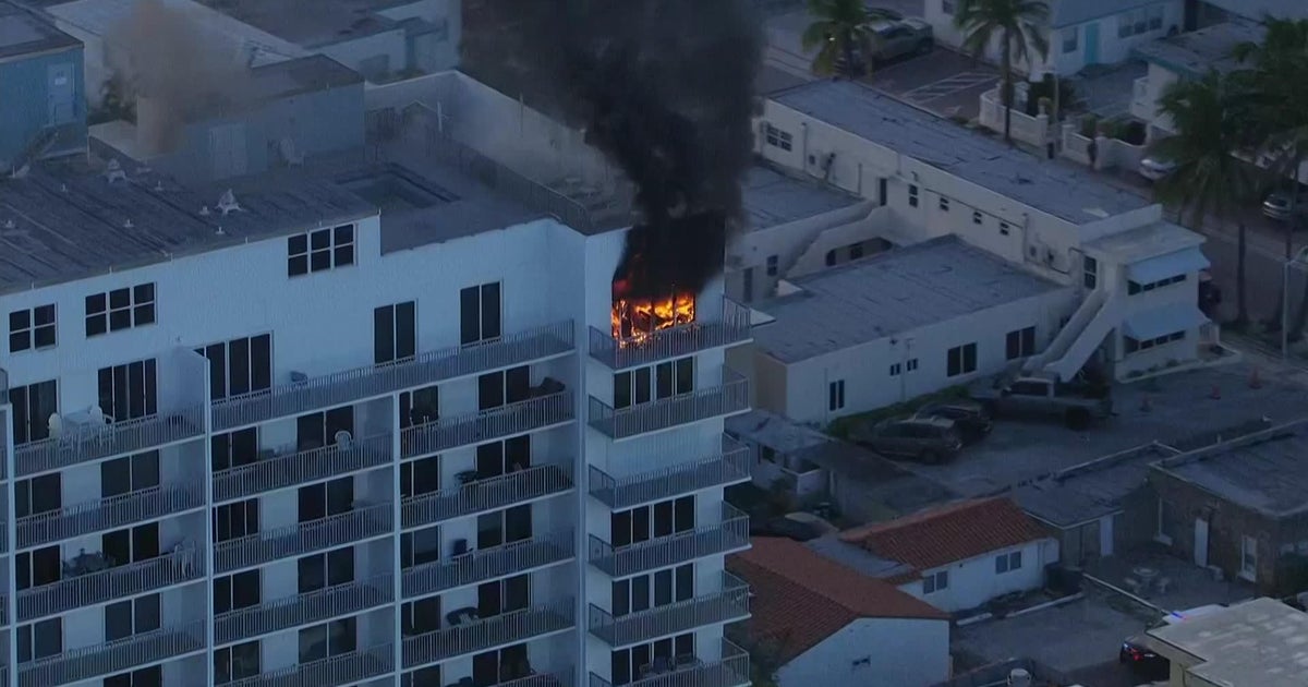 Fire breaks out at Hollywood apartment building, authorities say