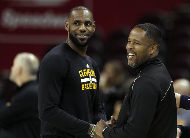 LeBron James (left) talks with former teammate Damon Jones 