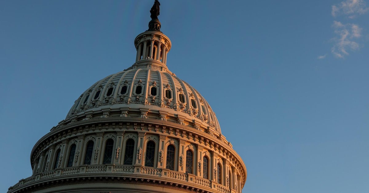 Federal workers set to miss first full paycheck during government shutdown