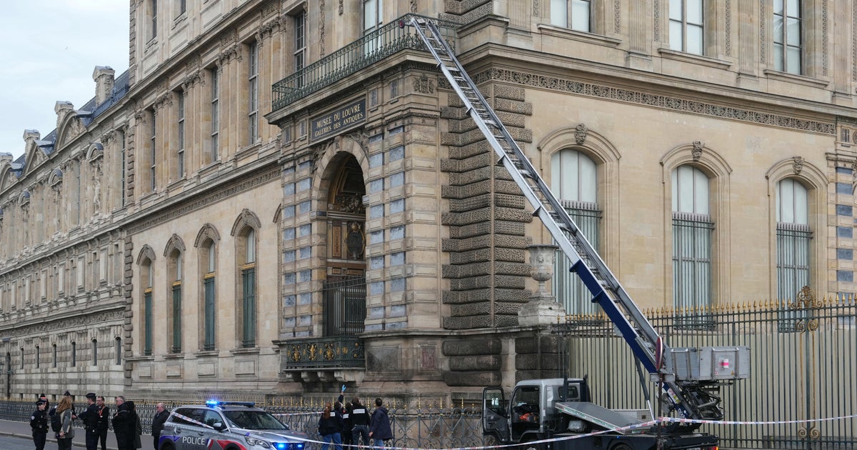 The thieves of the Louvre used the furniture to lift in their hall. Now the company that makes it hopes to get money.