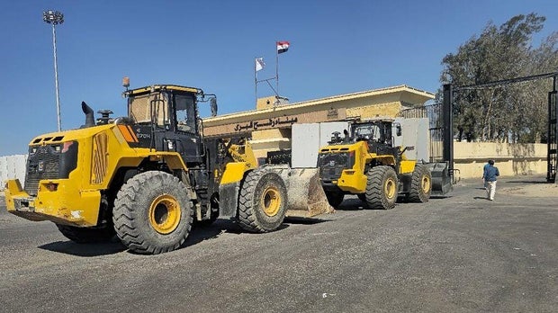 Aid trucks continue to enter Gaza under ceasefire agreement 