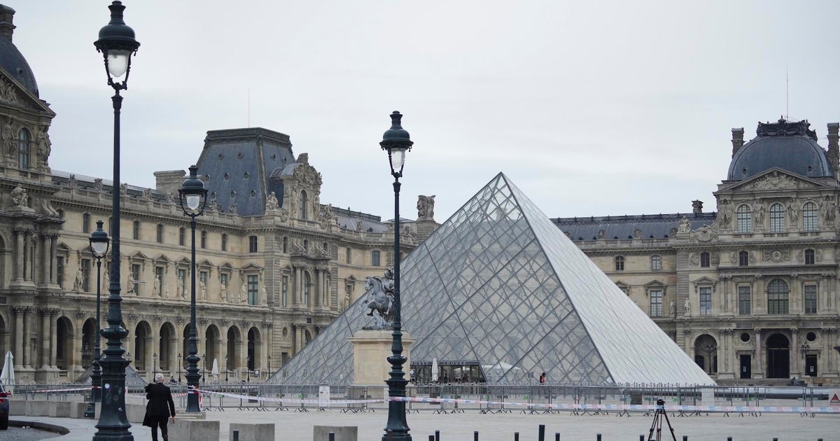 Arrests made in crown jewellery heist at Paris’ Louvre museum, prosecutor says Arrests made in crown jewellery heist at Paris’ Louvre museum, prosecutor says