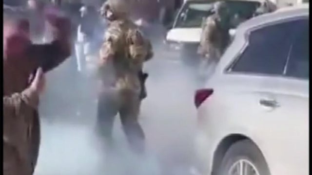 chicago-federal-agents-tear-gas.jpg