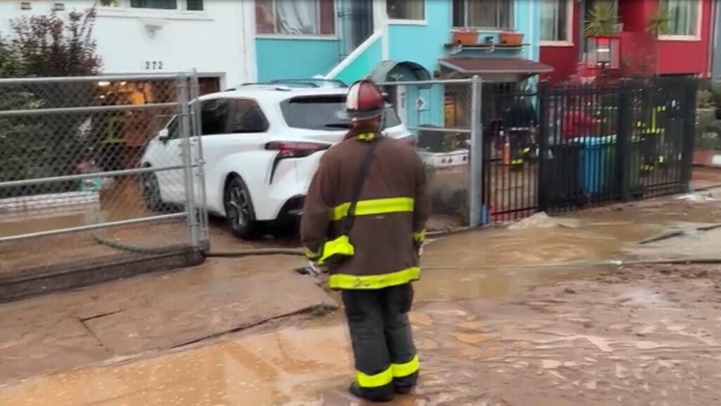 Water main break in San Francisco's Sunnydale neighborhood floods homes ...