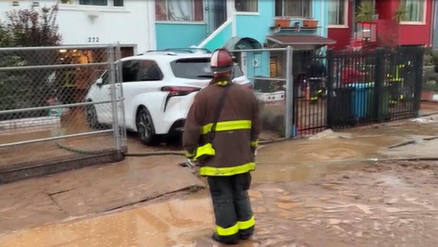 sf-water-main-break-102725.jpg