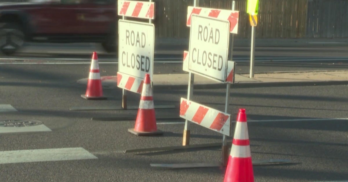 Crews work to repair water main break in Aurora - CBS Colorado