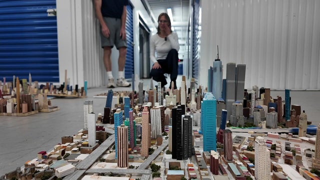 elle-6p-pkg-mini-city-wcbsfj64-hi-res-still-00-01-4312.jpg