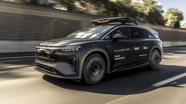 uber-lucid-nuro-robotaxi-102925.jpg
