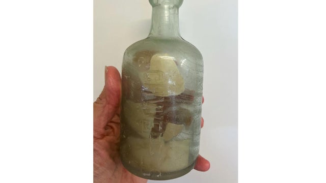 Messages in bottle written by World War I soldiers in 1916 found on Australian beach: 