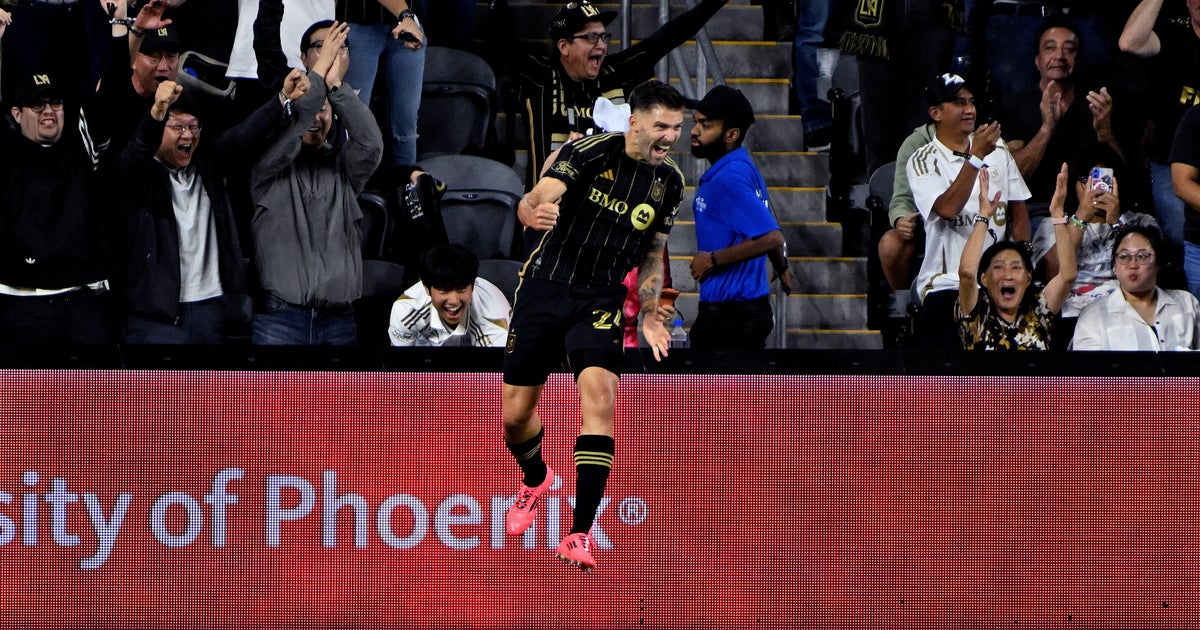 Nathan Ordaz scores easy tap-in in 79th minute to give LAFC a 2-1 win over Austin in MLS playoffs