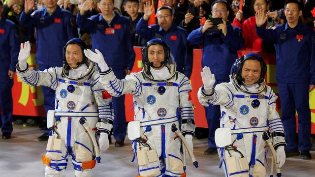 See-off ceremony before the Shenzhou-21 spaceflight mission at Jiuquan Satellite Launch Cente