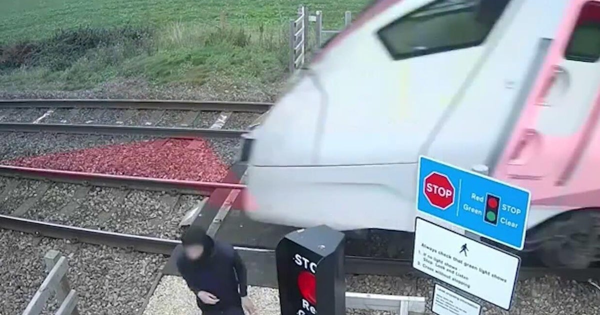 Teen caught on camera dodging 100 mph train in dangerous United Kingdom stunt Teen caught on camera dodging 100 mph train in dangerous United Kingdom stunt