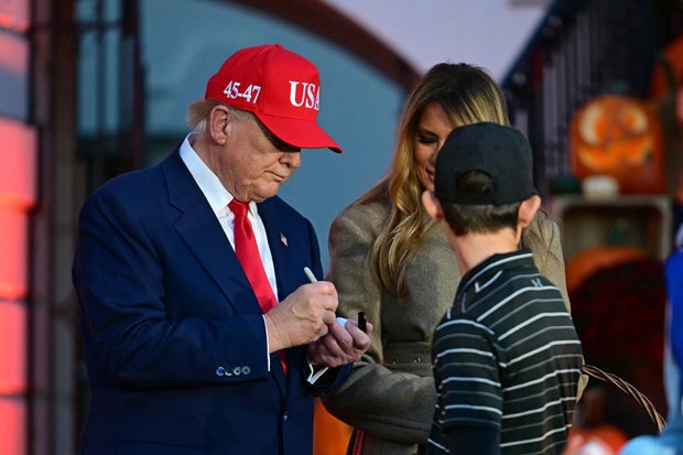 अमेरिकी-राजनीति-परंपरा-ट्रम्प-हैलोवीन