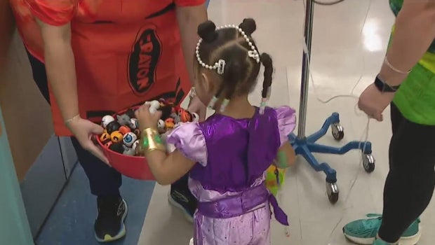 Multiple US Children's Hospitals Host Reverse Trick-or-Treat Events for Patients