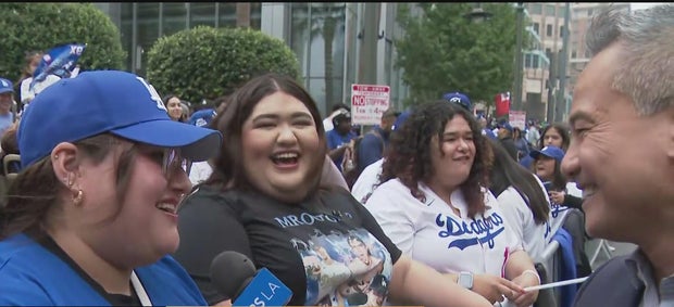 sisters-dodgers-fans.jpg