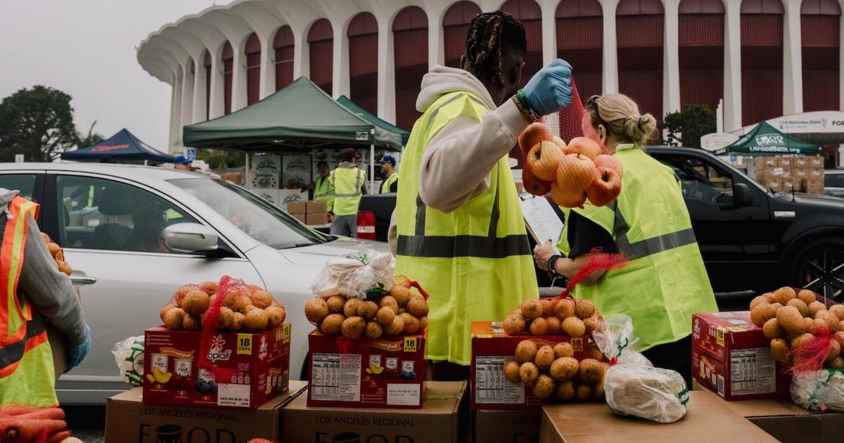 Government shutdown feud between Democrats and Republicans drags on as SNAP recipients struggle
