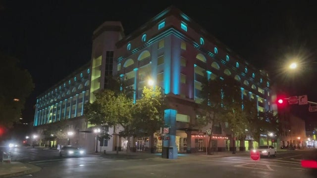 sacramento-teal-lights-alzheimers.jpg 