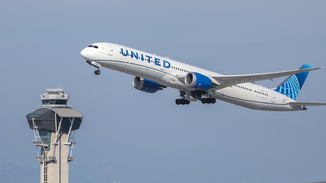 A United Airlines plane takes off at Los Angeles International Airport during the government shutdown in Los Angeles, California, Nov. 5, 2025. 