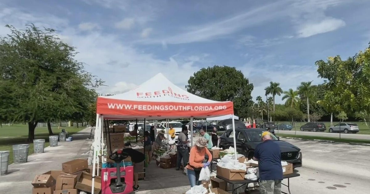 South Florida federal workers line up for free groceries amid financial strain