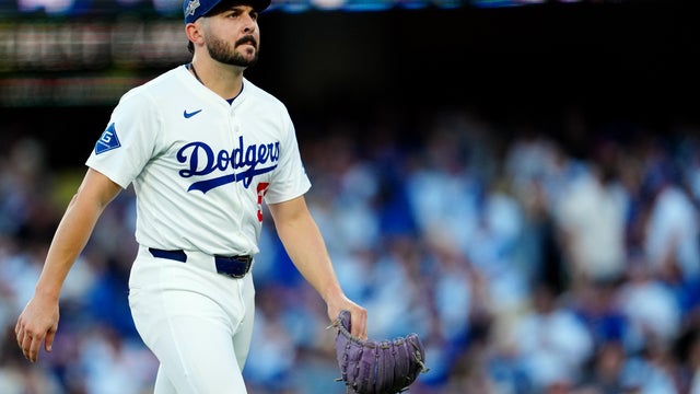 Championship Series - Milwaukee Brewers v Los Angeles Dodgers - Game 3 