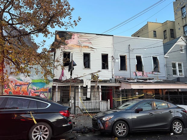 Bronx auto body shop and neighboring homes damaged by fire 
