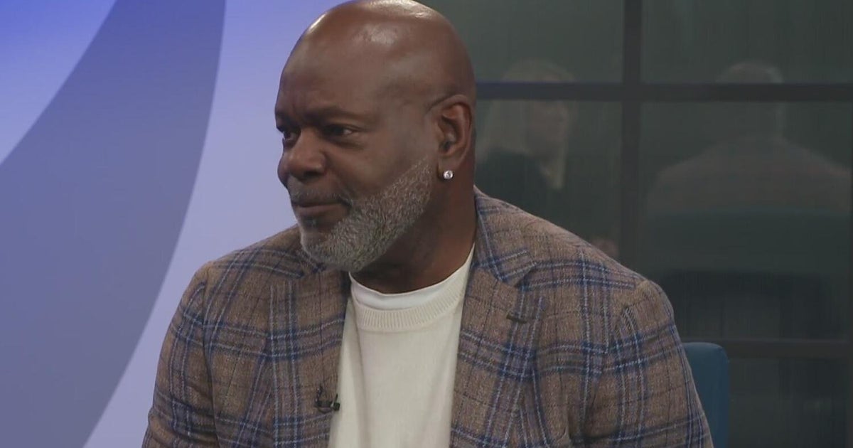 Emmitt Smith hosts conversation with students on mental health and ...