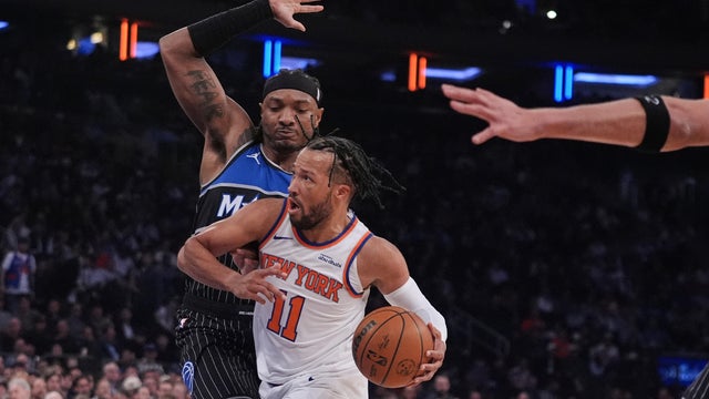Wendell Carter Jr. #34 of the Orlando Magic dunks the ball against OG Anunoby #8 and Karl-Anthony Towns #32 of the New York Knicks in the third quarter at Madison Square Garden on November 12, 2025 in New York City. 