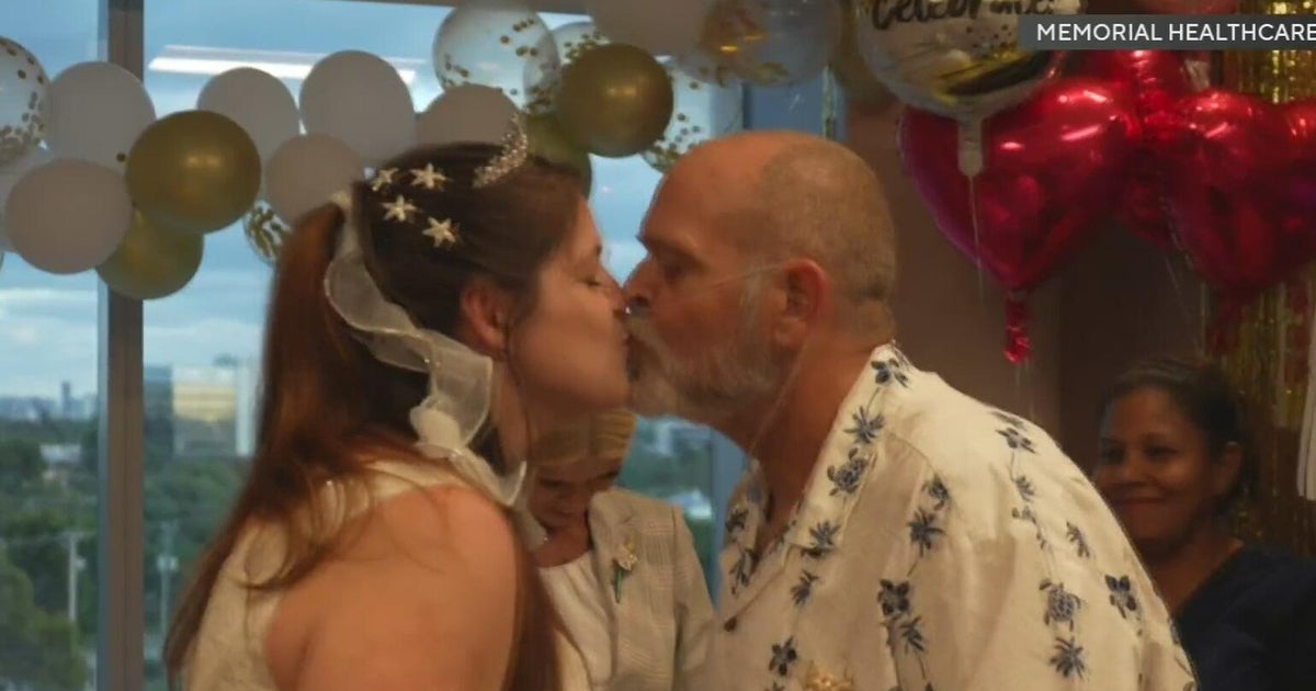 Couple ties knot at Memorial Regional Hospital after groom suffers heart attack before cruise