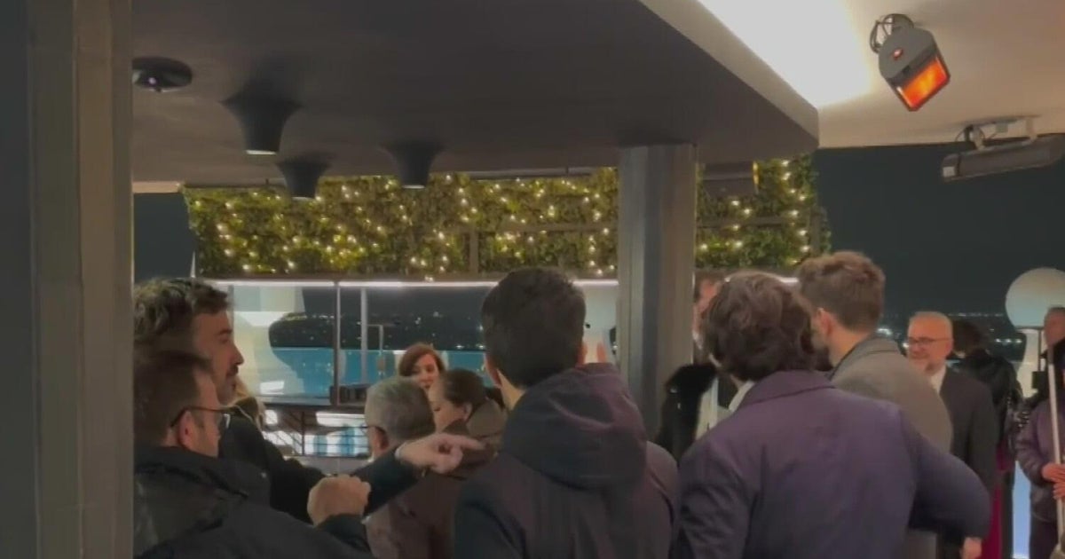 Dolphins fans experience Spanish nightlife ahead of Madrid matchup against Commanders