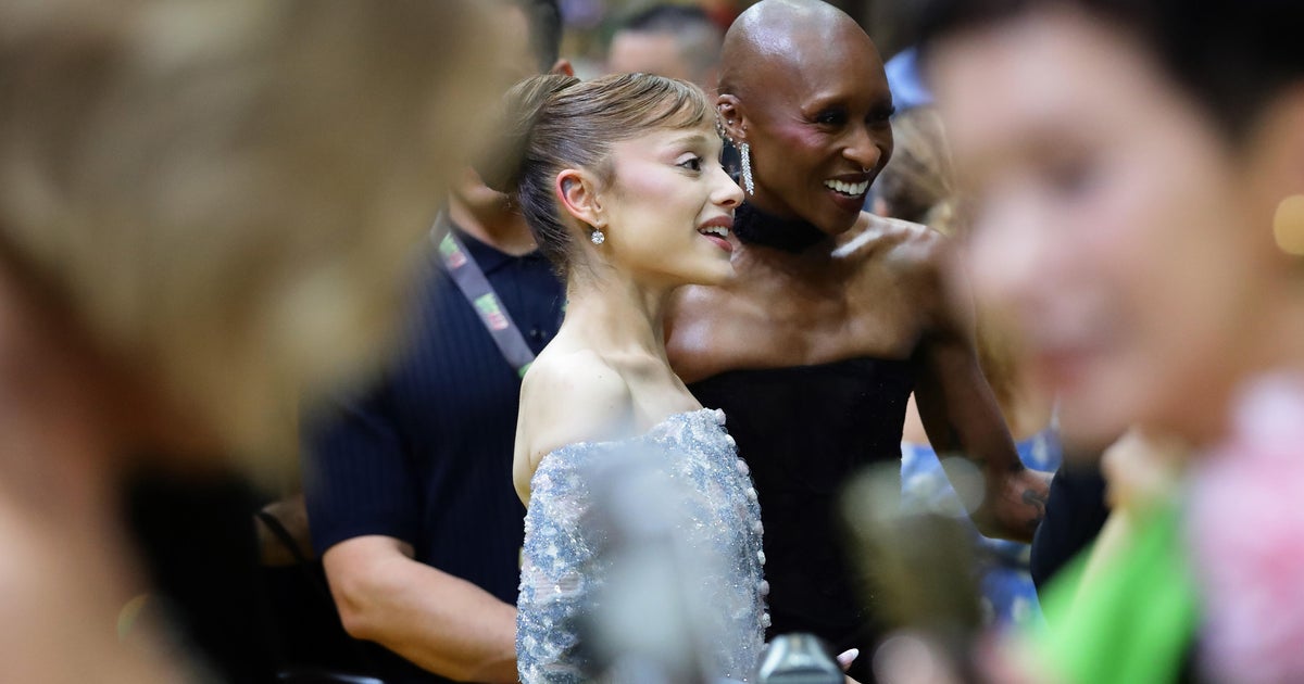 Man who rushed Ariana Grande at "Wicked: For Good" premiere is charged