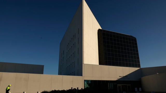 Boston tourists turned away as government shutdown affects the area 