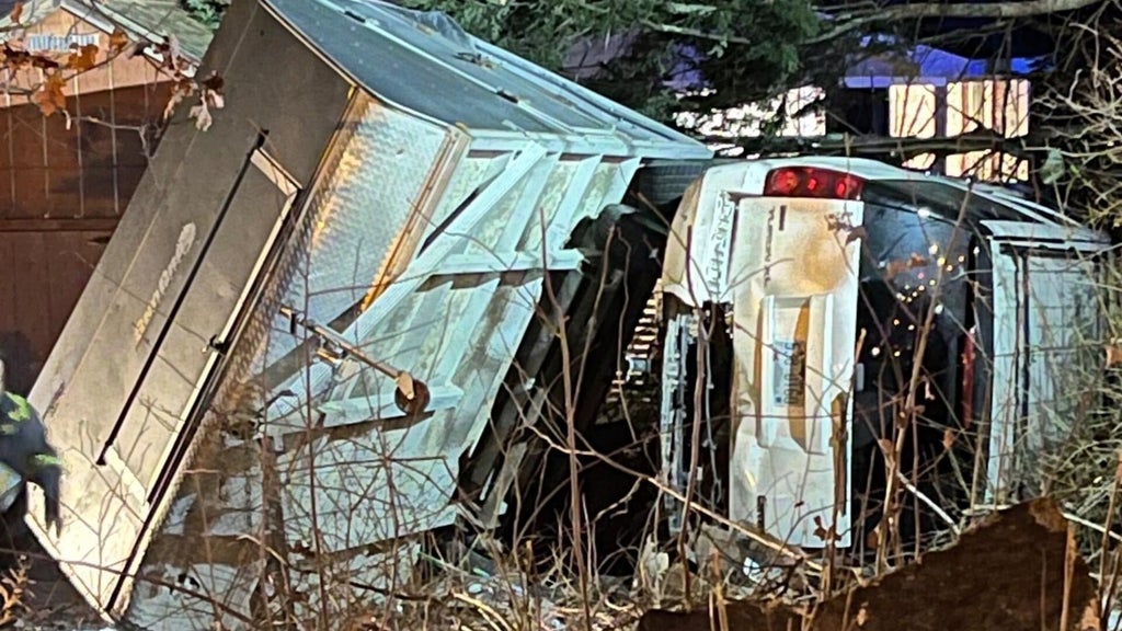 New Hampshire police seek driver who caused rollover crash