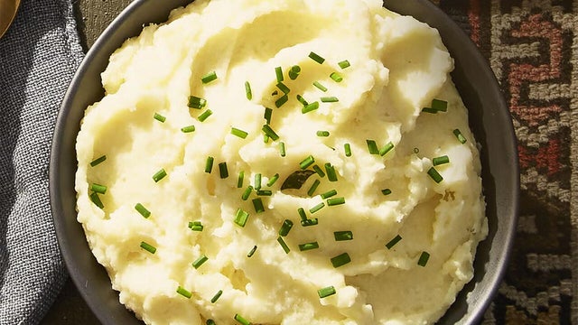 roasted-garlic-mashed-and-cauliflower-mike-garten-good-housekeeping-1280.jpg 