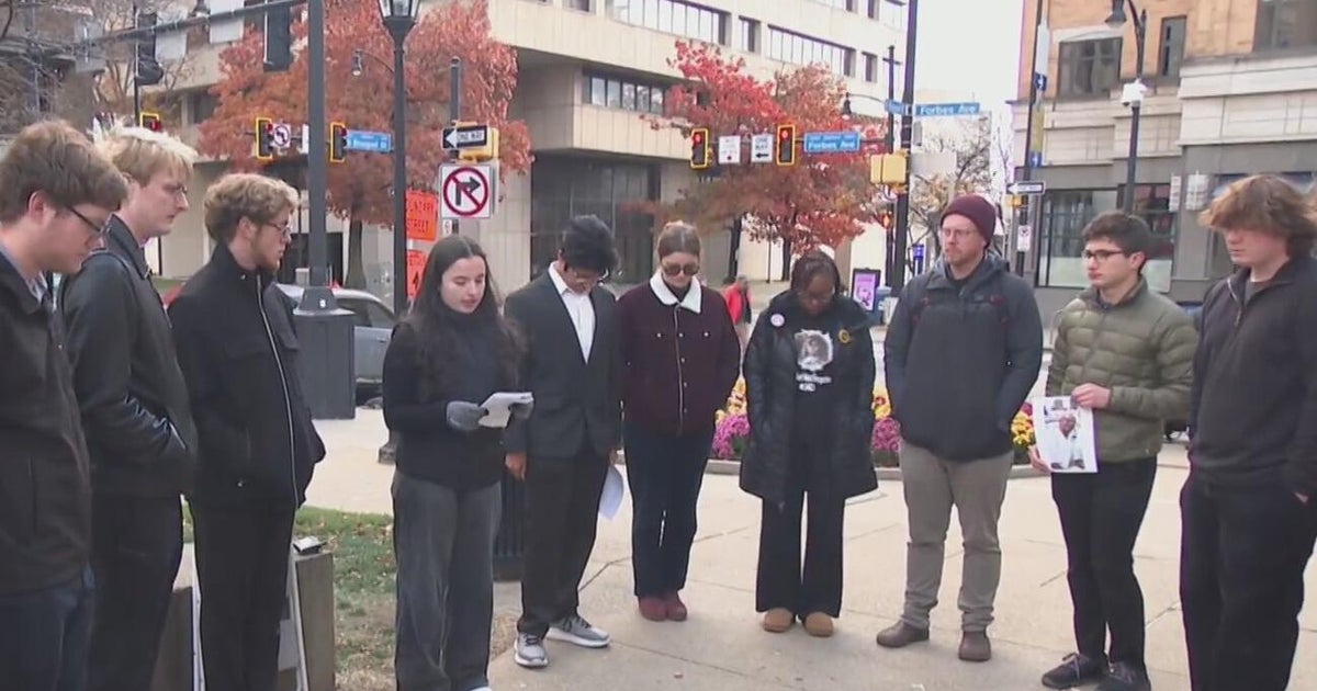 Community members gather in Oakland to honor man killed in crash - CBS ...