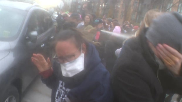 federal-agent-sprays-chemical-irritant-on-protesters-outside-st-paul-business.jpg