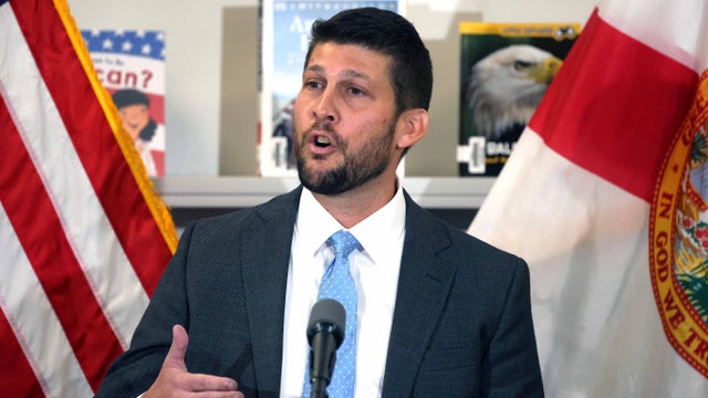 US-NEWS-FLA-AG-TRUMP-ENDORSEMENT-OS 