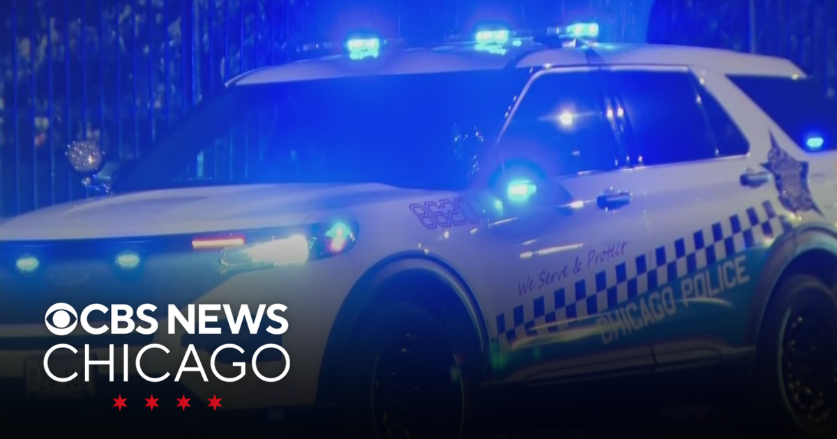Man, 64, found dead with head trauma on Chicago's West Side - CBS Chicago