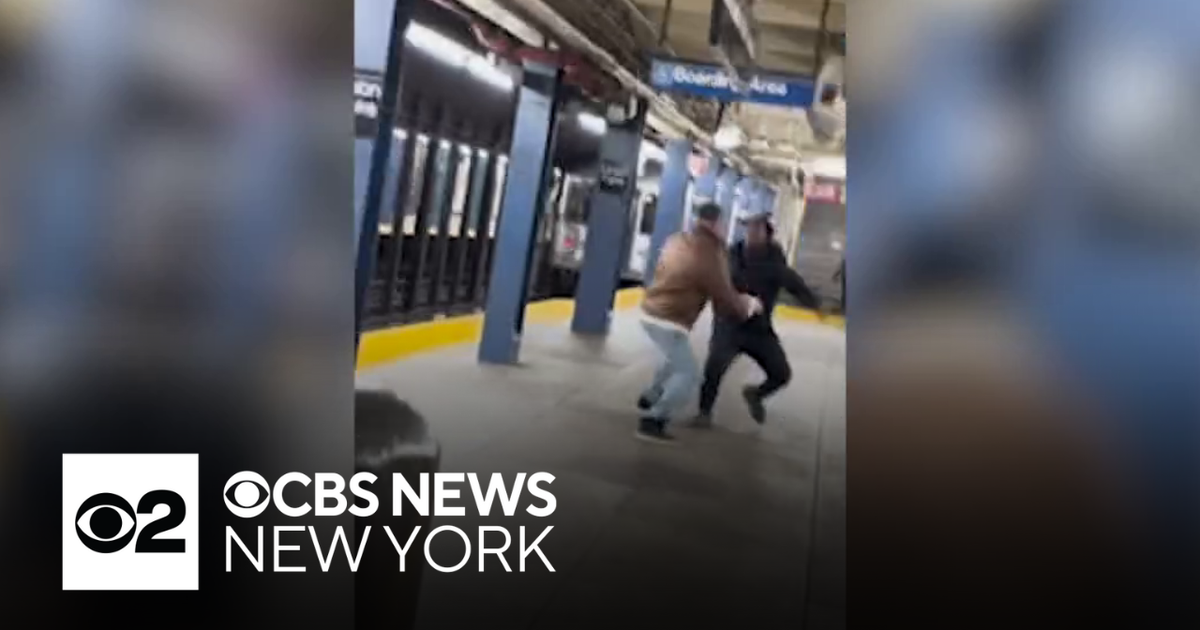 Suspect sought in Queens subway slashings - CBS New York