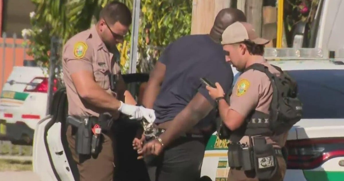 Man arrested after fleeing traffic stop, crashing into home, Miami-Dade Sheriff’s Office says