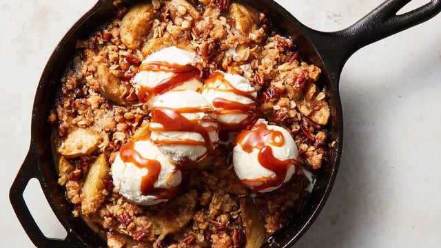 skillet-caramel-apple-crisp-nyt-cooking.jpg 