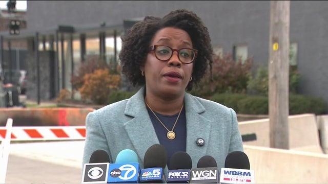 Lauren Underwood at ICE facility Broadview 