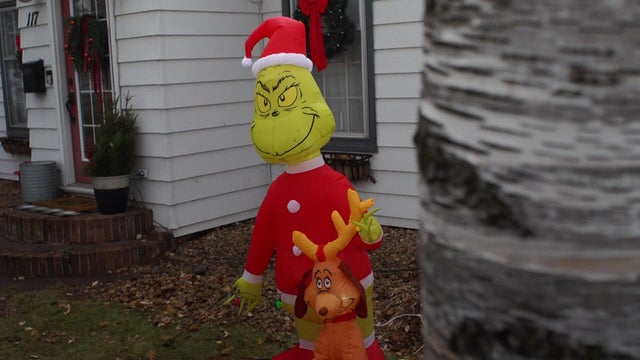 tease-1-a-vo-grinch-stolen-wcco99r7.jpg 