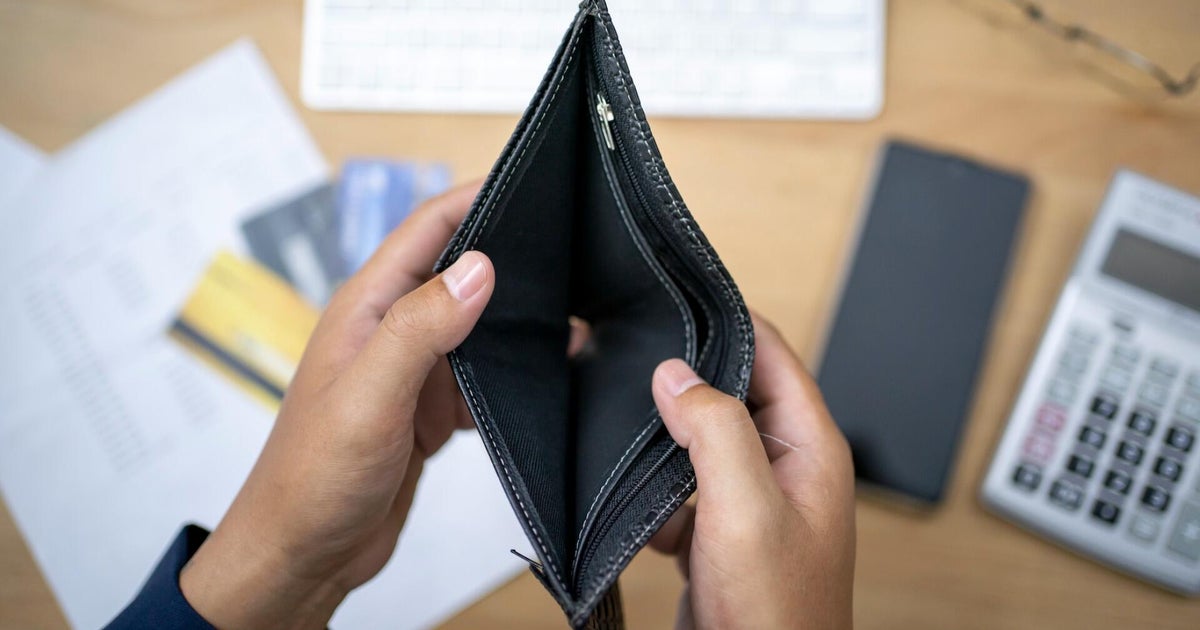 New economic data shows plummeting consumer confidence