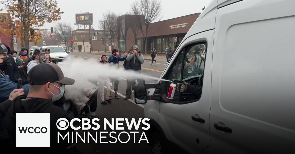 St. Paul mayor calls out federal agents after clashing with protesters ...