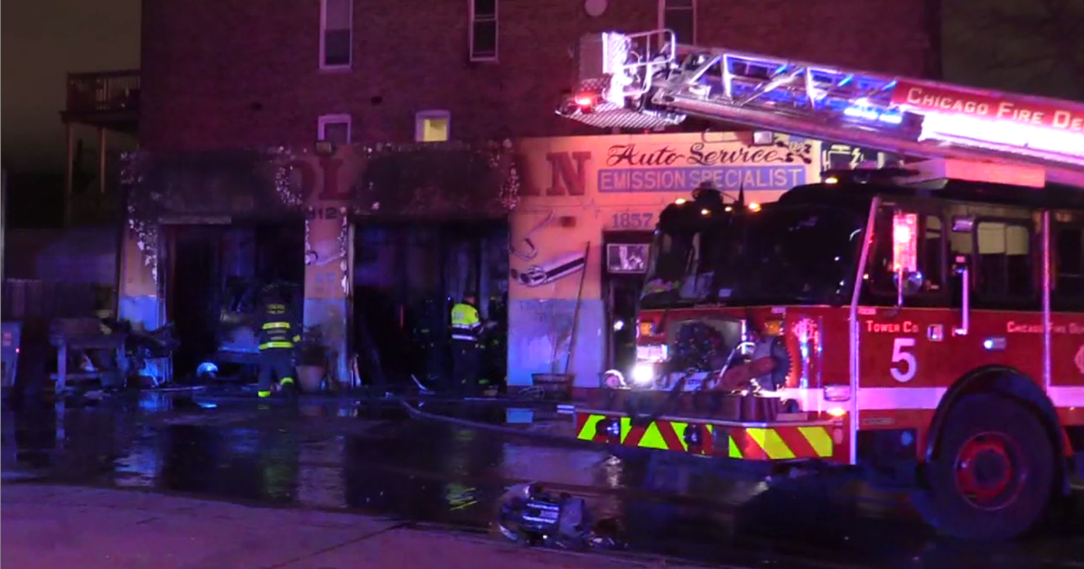 Fire sweeps through mechanic shop on Chicago's West Side - CBS Chicago
