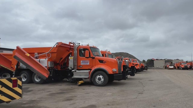 Southeast Michigan road crews prepare for wintry weather ahead of Thanksgiving 