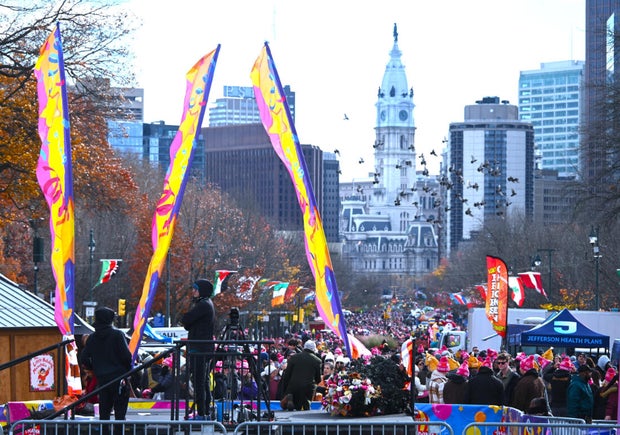 People on the Benjamin Franklin Parkway for the Thanksgiving parade in Philadelphia 